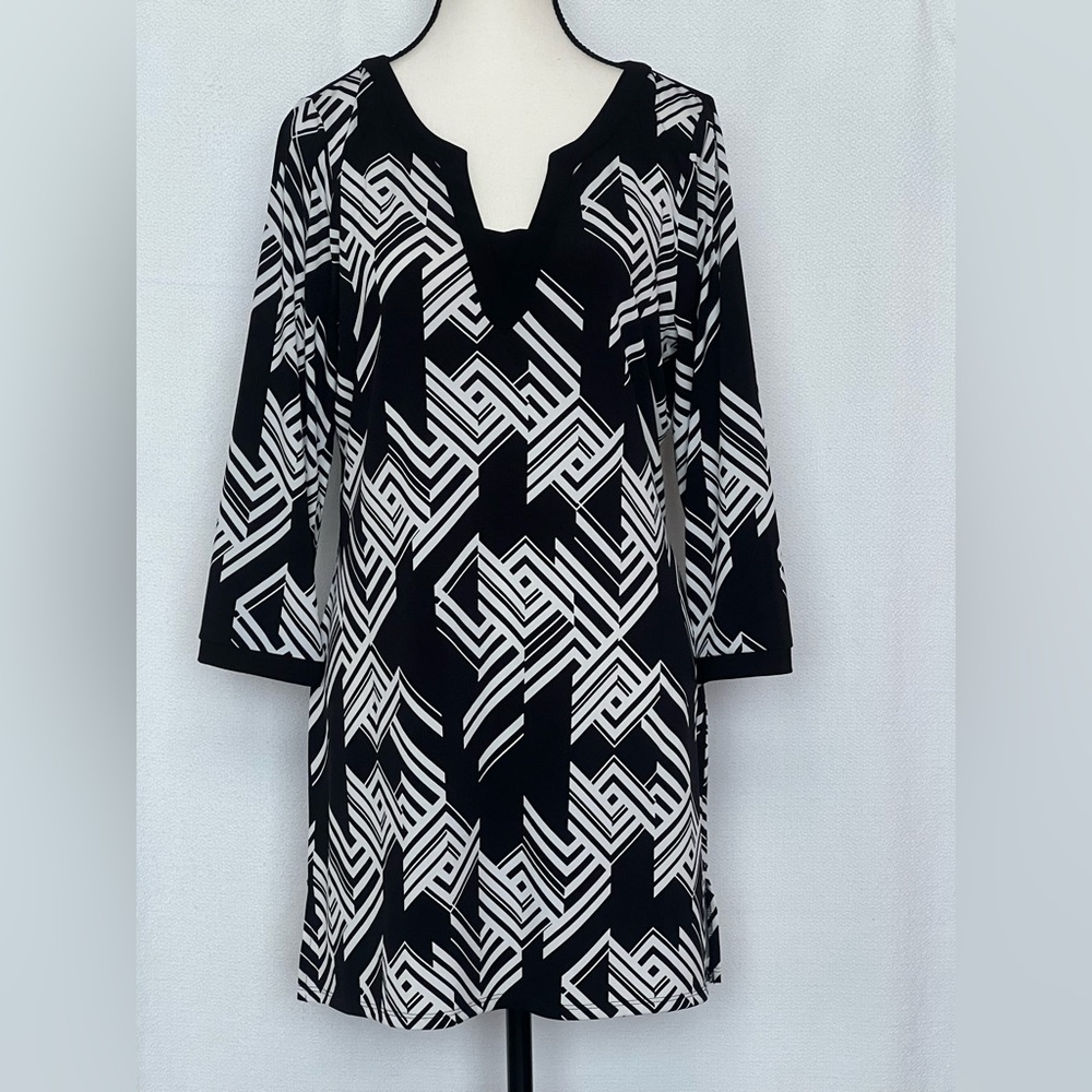 White House / Black Market 3/4 length Sleeve Black and White Mini Shift Dress‎ L